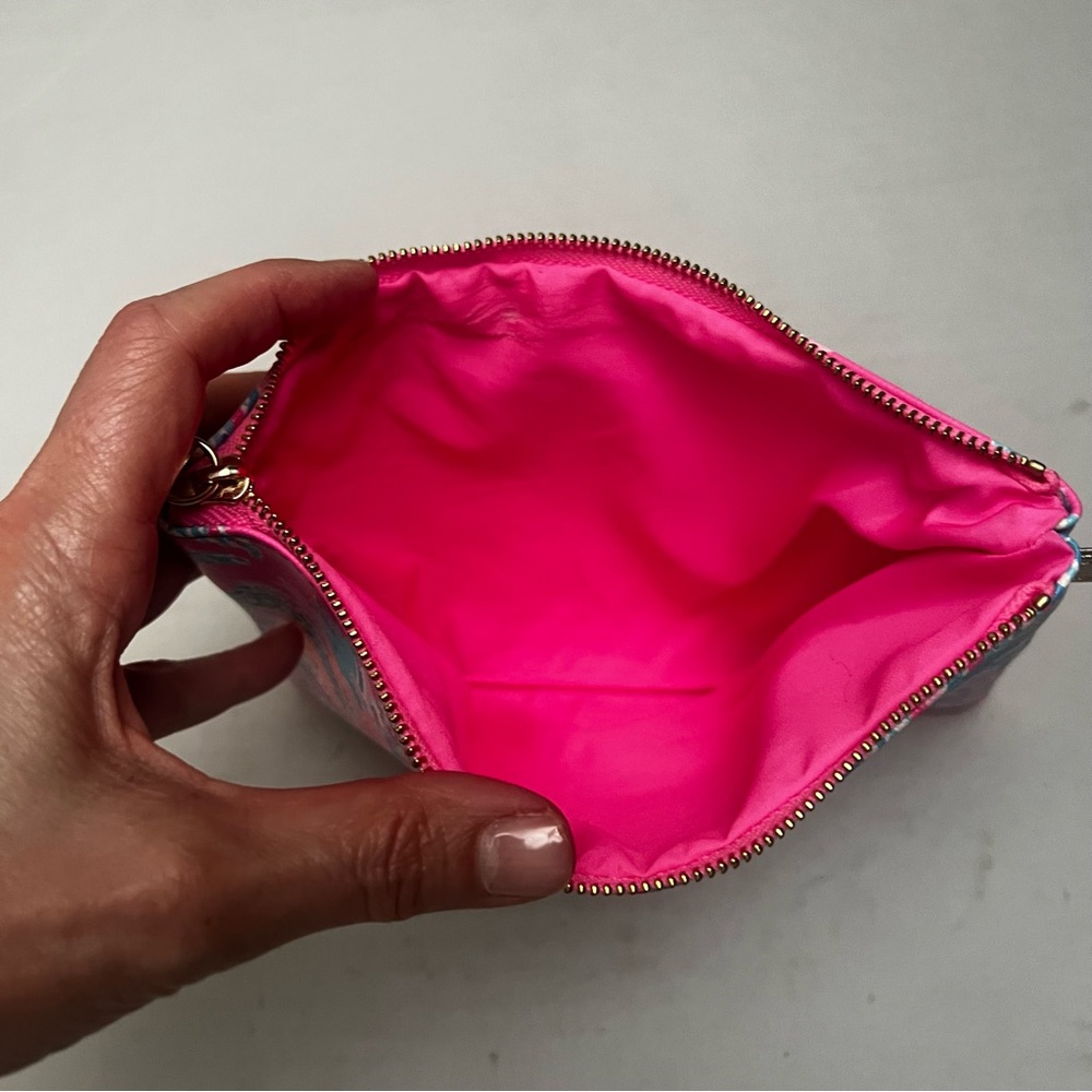 Lilly Pulitzer Seaing Things Leatherette Tech Accessories Zip Pouch Multicolor - Picture 6 of 9